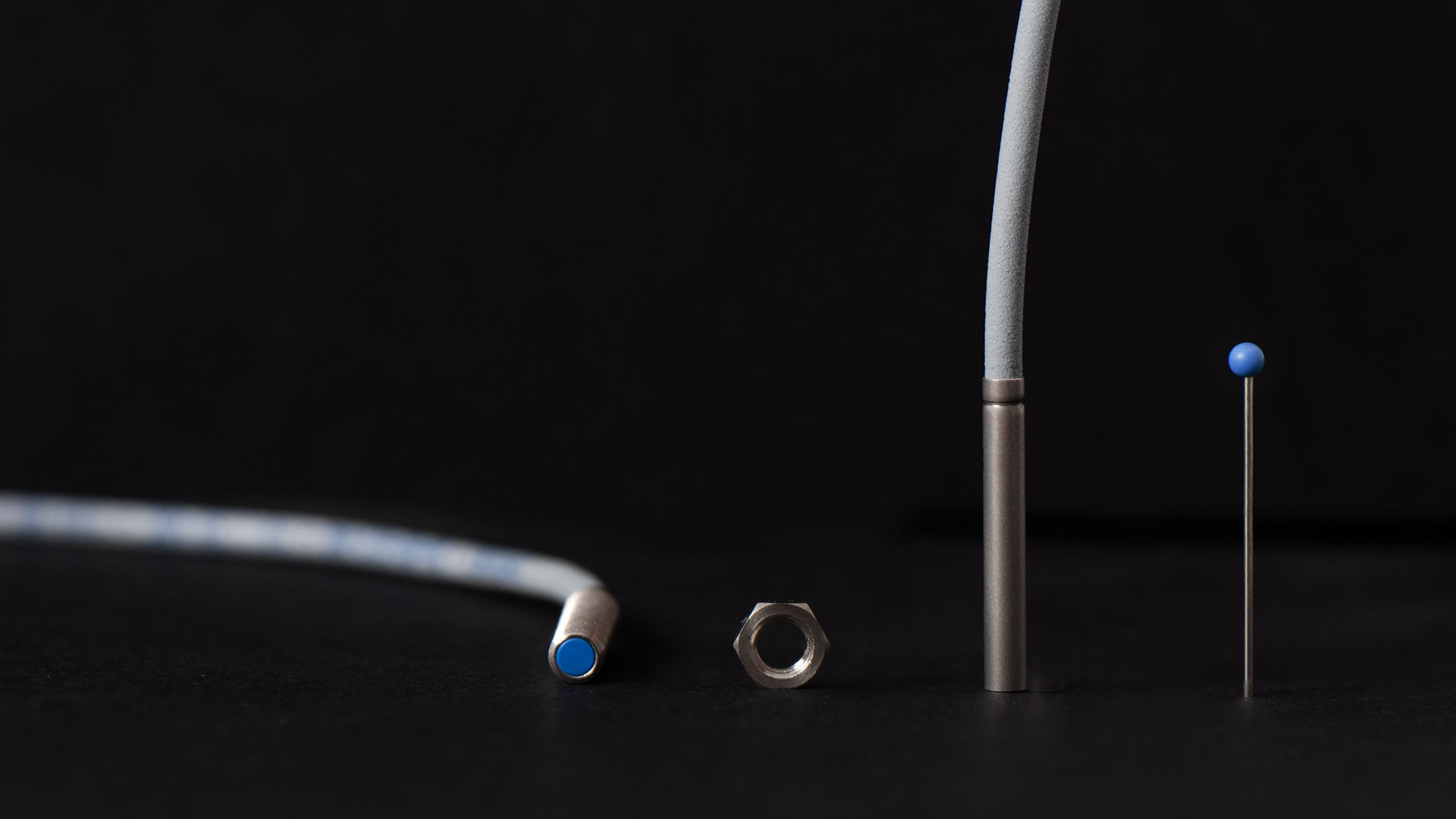 Siguranța compactă a uneltelor în matriță progresivă cu senzor inductiv miniatural și sondă optică M8